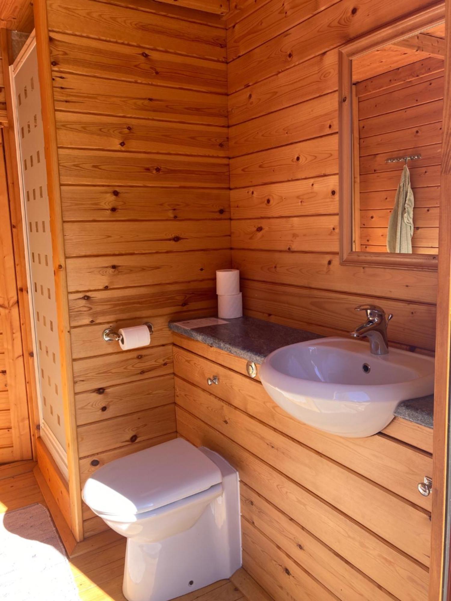 Exclusive 2 Bedroom Apartment With Summer House And Hot Tub Daventry Exterior photo